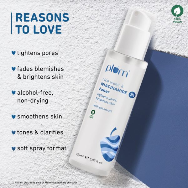 A bottle of "Plum 3% Niacinamide & Rice Water Toner" against a textured background with the headline "Reasons to Love". The benefits listed include tightening pores, fading blemishes and brightening skin, alcohol-free, non-drying, smoothing skin, toning and clarifying, and having a soft spray format.
